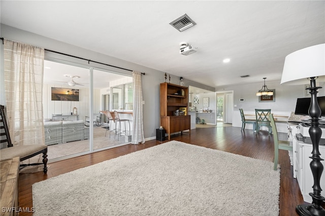 217 W Del Monte Ave, Clewiston, FL 33440 - living area featuring visible vents, wood finished floors, and baseboards