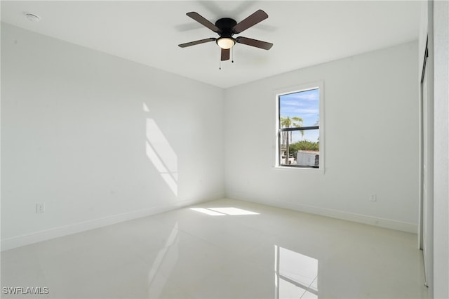 empty room with ceiling fan, baseboards, and a smoke detector
