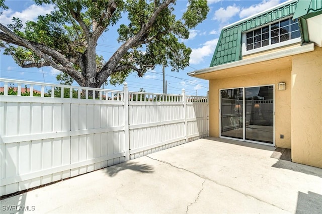 5816 Whiting Ct, Fort Myers, FL 33919 - view of patio / terrace with fence