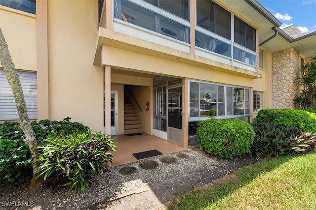 view of exterior entry with stucco siding