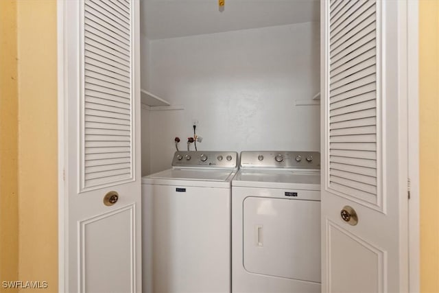 washroom with laundry area and washing machine and dryer