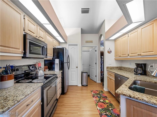 507 NE 31st St, Cape Coral, FL 33909 - kitchen with appliances with stainless steel finishes, visible vents, light wood-style flooring, and light brown cabinets