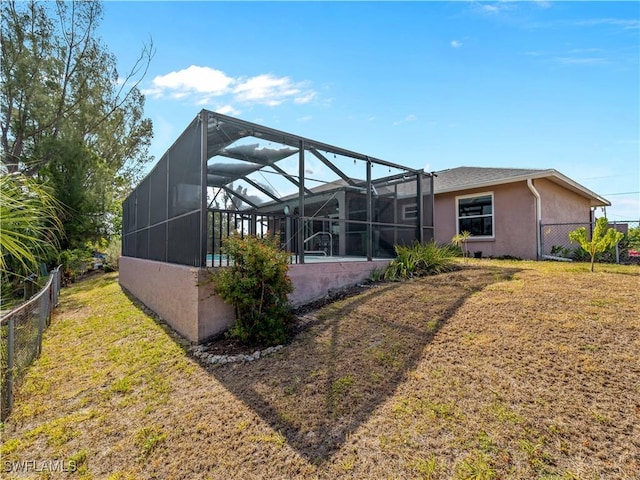 507 NE 31st St, Cape Coral, FL 33909 - rear view of property with a yard, stucco siding, and fence