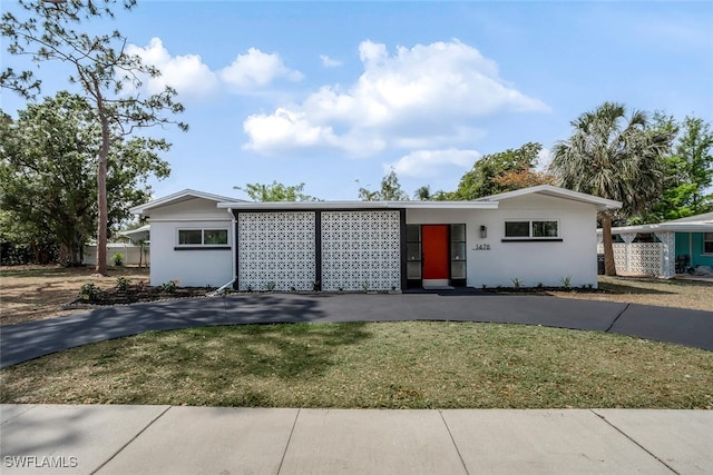 1478 Cordova Ave, Fort Myers, FL 33901 - mid-century home featuring a front lawn and stucco siding