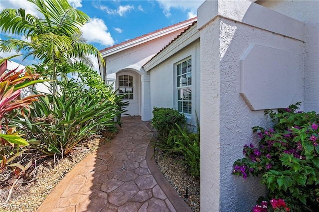 1526 Vintage Ln, Naples, FL 34104 - view of home's exterior featuring stucco siding