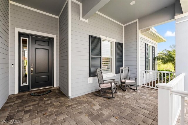entrance to property featuring covered porch