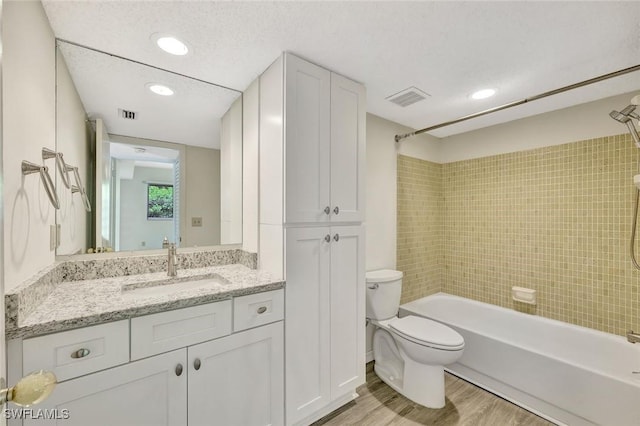 7400 College Pkwy Unit 5A, Fort Myers, FL 33907 - bathroom with toilet, washtub / shower combination, wood finished floors, vanity, and recessed lighting