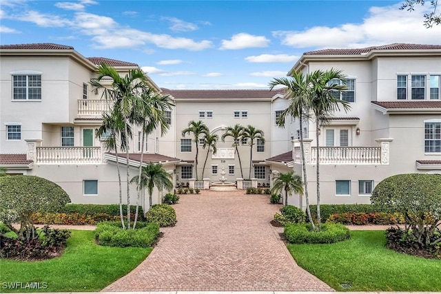 view of property's community featuring decorative driveway