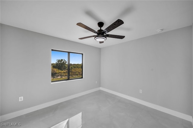 unfurnished room with baseboards and ceiling fan