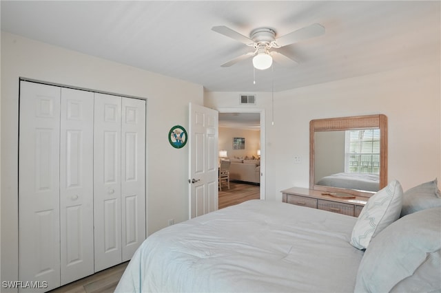 bedroom with light wood finished floors, a closet, and ceiling fan