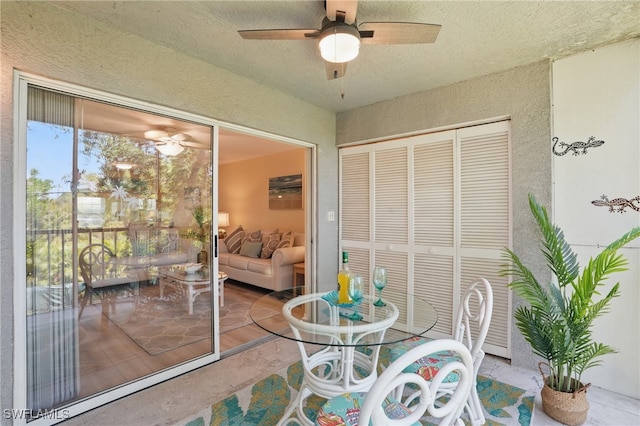 sunroom / solarium featuring a ceiling fan