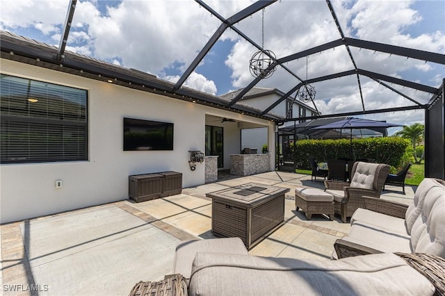 9231 Shadow Oak Ln, Naples, FL 34120 - view of patio with outdoor lounge area, a lanai, and ceiling fan