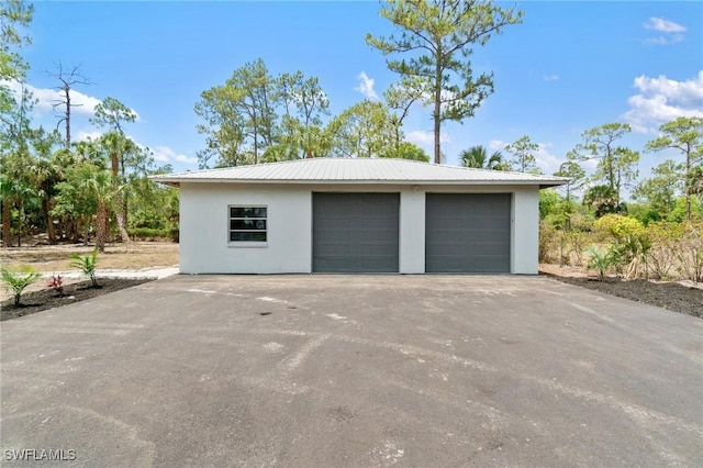 view of detached garage
