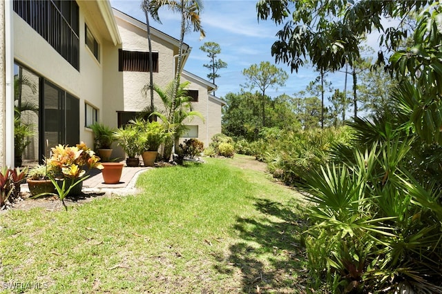 15400 Cedarwood Ln Unit 204, Naples, FL 34110 - view of green lawn