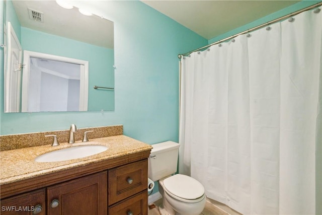 bathroom with toilet, vanity, visible vents, and curtained shower