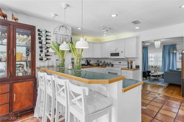 27553 Playa Del Rey Ln, Bonita Springs, FL 34135 - photo 7