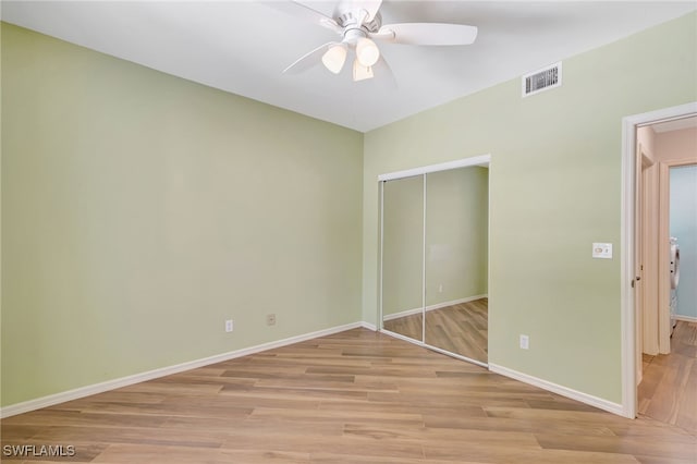 unfurnished bedroom featuring a closet, baseboards, light wood-style flooring, and ceiling fan