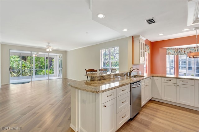 kitchen with dishwasher, a sink, plenty of natural light, light wood-style floors, and recessed lighting