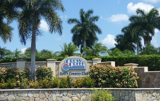 view of community / neighborhood sign