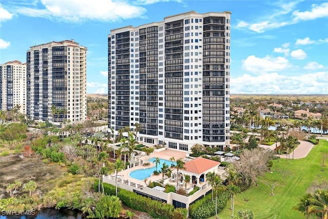 view of apartment building / complex