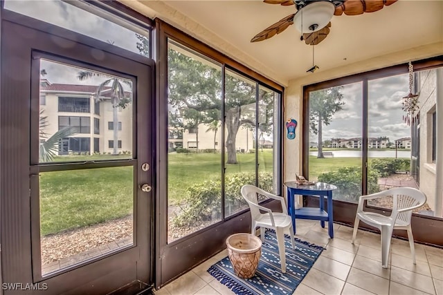 sunroom / solarium featuring a ceiling fan