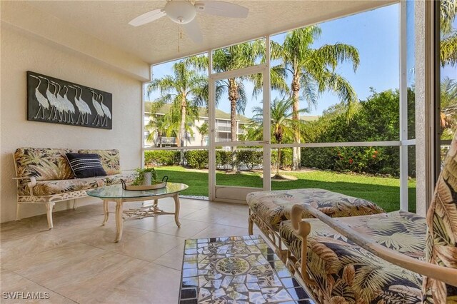 sunroom with ceiling fan