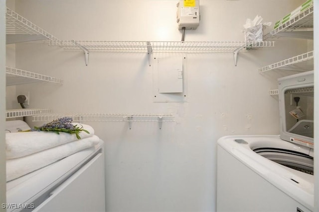 21 High Point Cir E Unit 502, Naples, FL 34103 - laundry area featuring washing machine and dryer