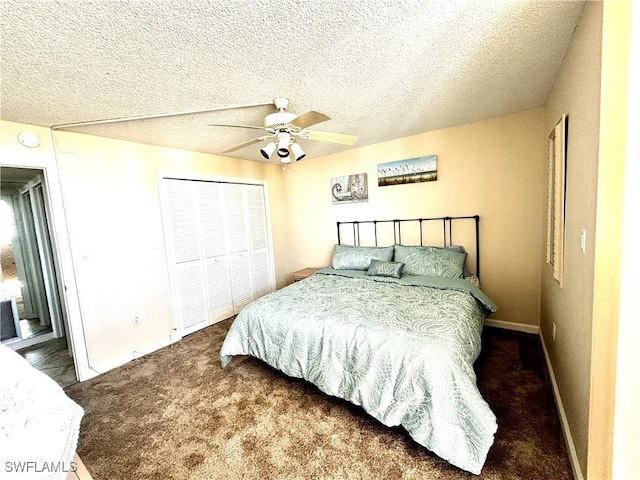 bedroom featuring carpet flooring, a closet, ceiling fan, and a textured ceiling