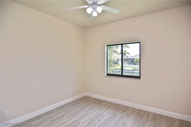 empty room with light wood-style floors, baseboards, and ceiling fan