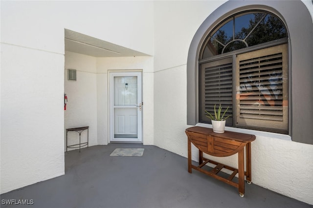 view of exterior entry with stucco siding