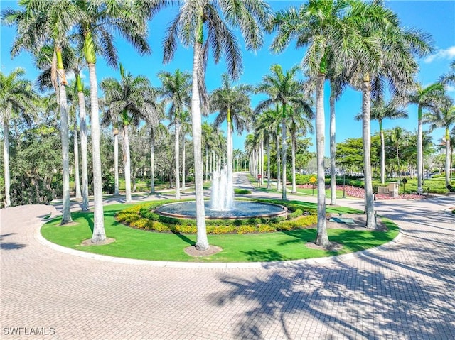 2745 Tiburon Blvd E Unit 102, Naples, FL 34109 - surrounding community with a yard