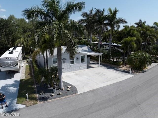 5570 Cypresswoods Resort Dr, Fort Myers, FL 33905 - view of front facade featuring driveway