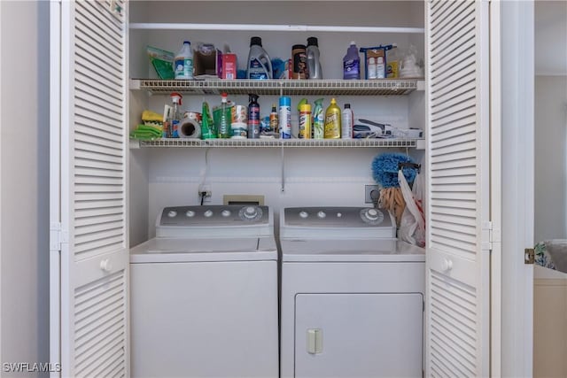 5825 Trailwinds Dr Unit 425, Fort Myers, FL 33907 - laundry room with independent washer and dryer