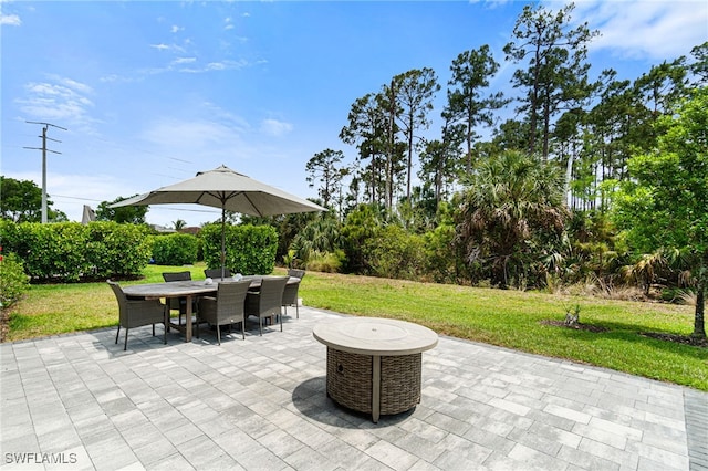 9519 Foxglove Ln, Naples, FL 34120 - view of patio featuring outdoor dining area