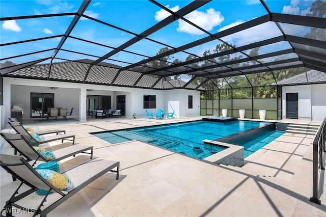 333 12th Ave NE, Naples, FL 34120 - view of swimming pool featuring a pool with connected hot tub, a patio, and a lanai