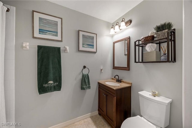 full bathroom with toilet, vanity, baseboards, and a shower with curtain