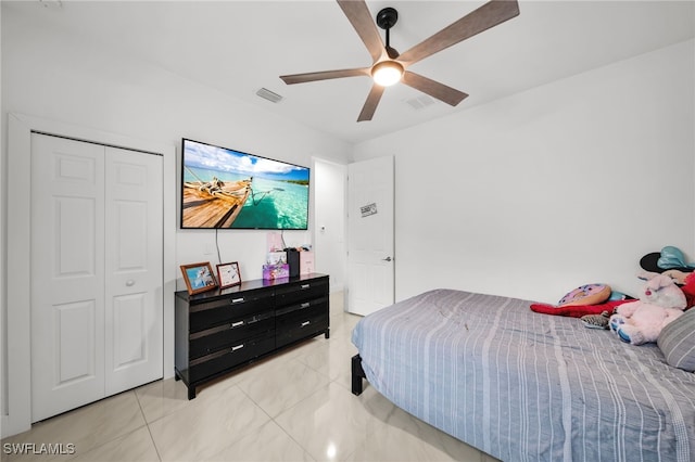 bedroom featuring a ceiling fan and a closet