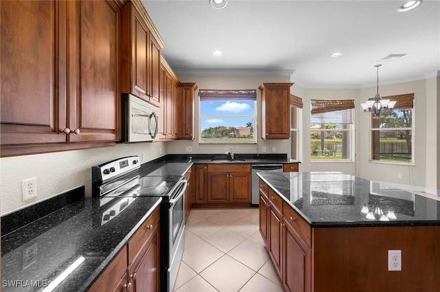 10310 Carolina Willow Dr, Fort Myers, FL 33913 - kitchen featuring appliances with stainless steel finishes, a sink, a chandelier, crown molding, and hanging light fixtures