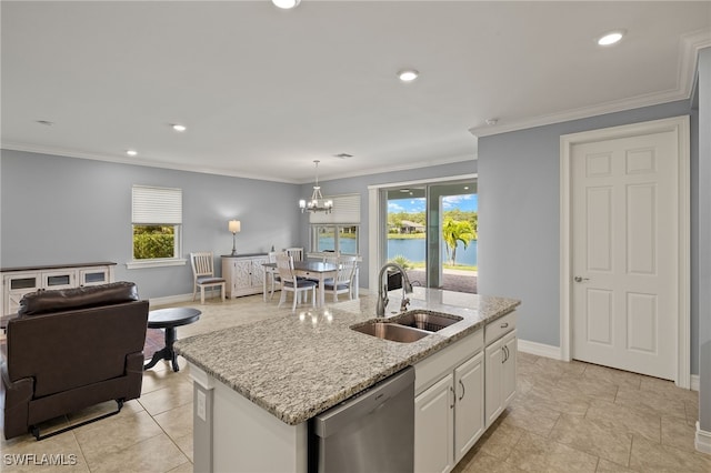 kitchen with dishwasher, a sink, baseboards, an island with sink, and recessed lighting