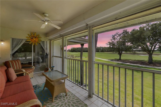 sunroom / solarium featuring a ceiling fan