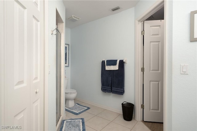 full bathroom with toilet, tile patterned floors, a shower stall, and baseboards