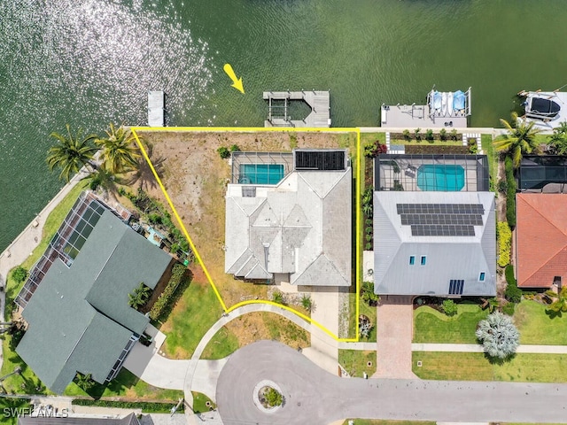 view of property location with a pool and property parcel outlined