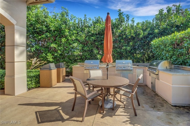 view of patio featuring an outdoor kitchen, area for grilling, and outdoor dining space