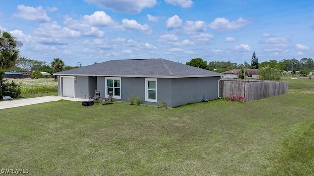 3086 E Briarwood Cir, Labelle, FL 33935 - back of property featuring concrete driveway, an attached garage, and stucco siding