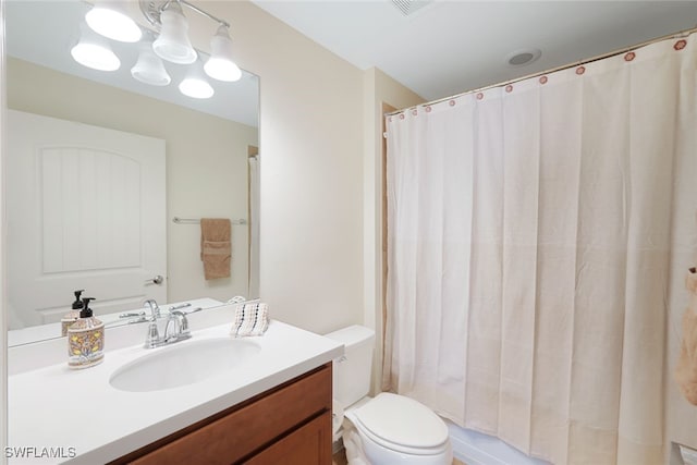 full bath featuring toilet, vanity, and a shower with curtain
