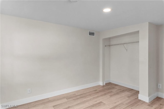 unfurnished bedroom with light wood-type flooring, baseboards, a closet, and recessed lighting