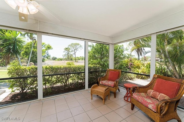 sunroom / solarium featuring a ceiling fan