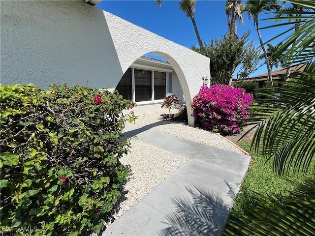 116 Short Ct, Naples, FL 34112 - exterior view of stucco siding and arched walkways