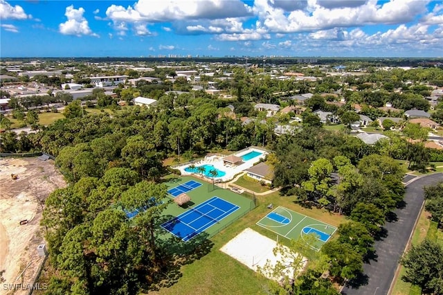 816 Mount Hood Ct, Naples, FL 34104 - bird's eye view of a pool area
