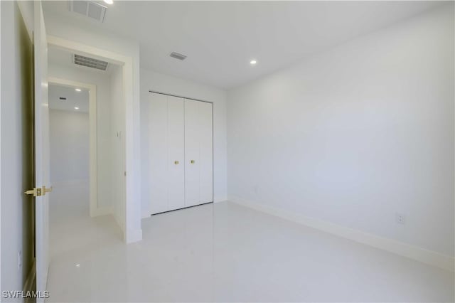 unfurnished bedroom featuring recessed lighting, a closet, and baseboards